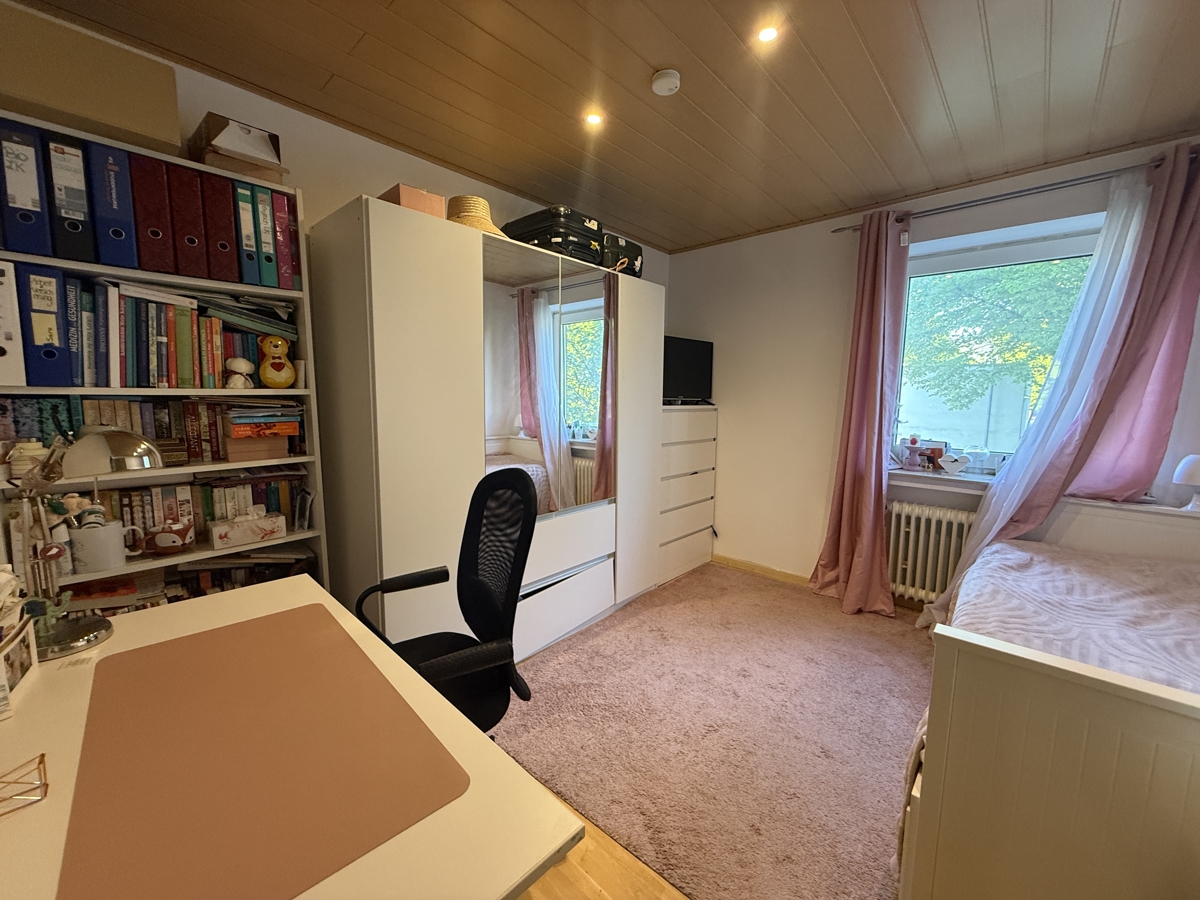 Schlafzimmer 1