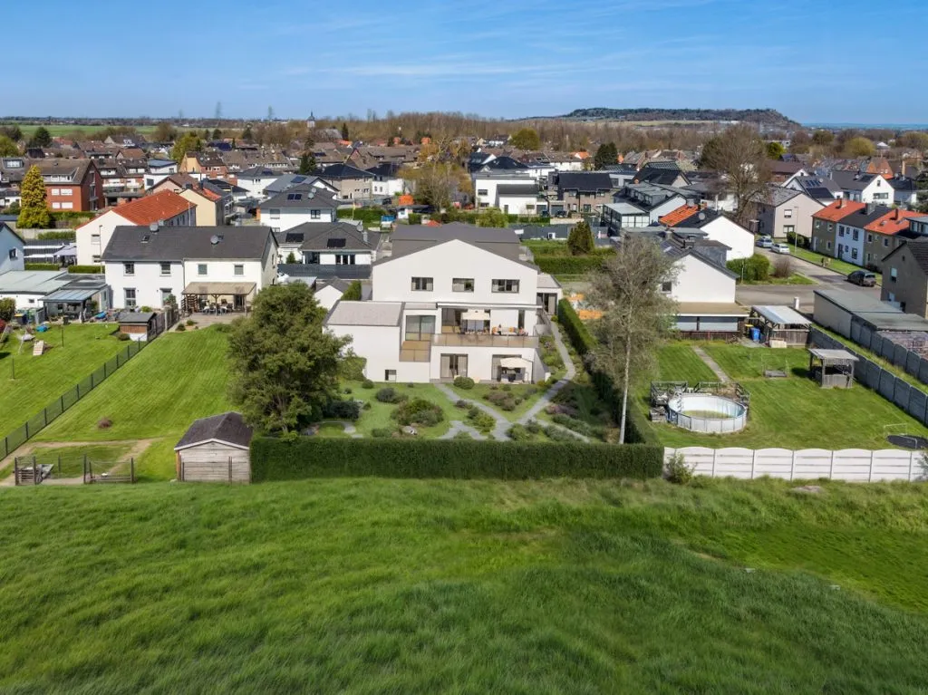 Immobilienangebot - Siersdorf - Alle - Exklusiver Neubau in Siersdorf – Stilvolle Maisonette-Wohnung mit Loggia