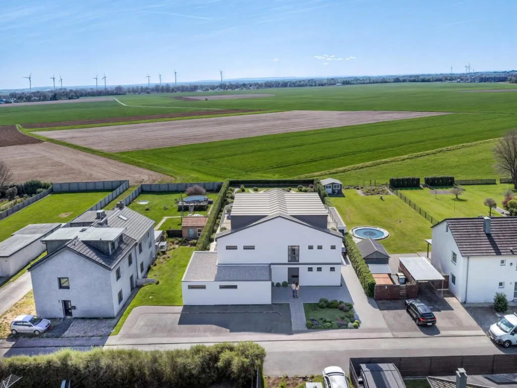 Immobilienangebot - Siersdorf - Alle - Exklusiver Neubau in Siersdorf – Stilvolle Maisonette-Wohnung mit Loggia