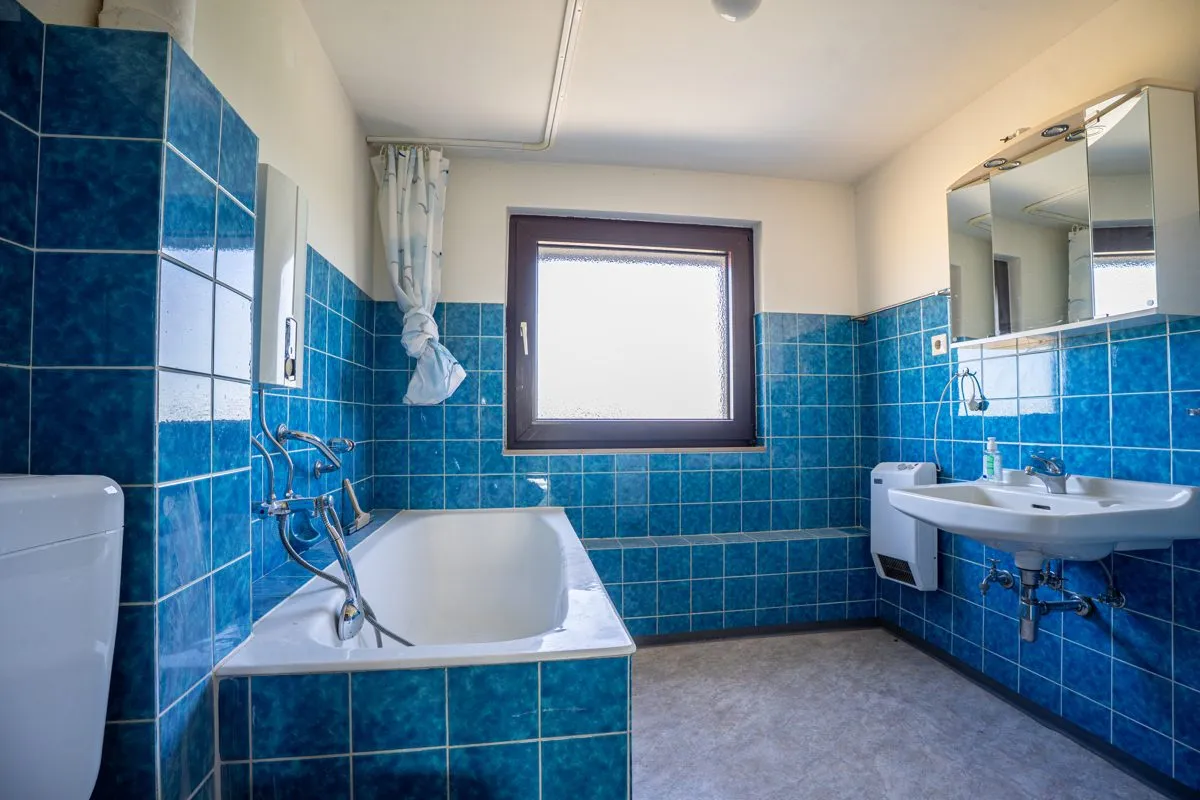 Badezimmer Immobilienangebot - Aachen - Alle - Großzügige Dachgeschosswohnung mit Balkon und Weitblick ins Grüne