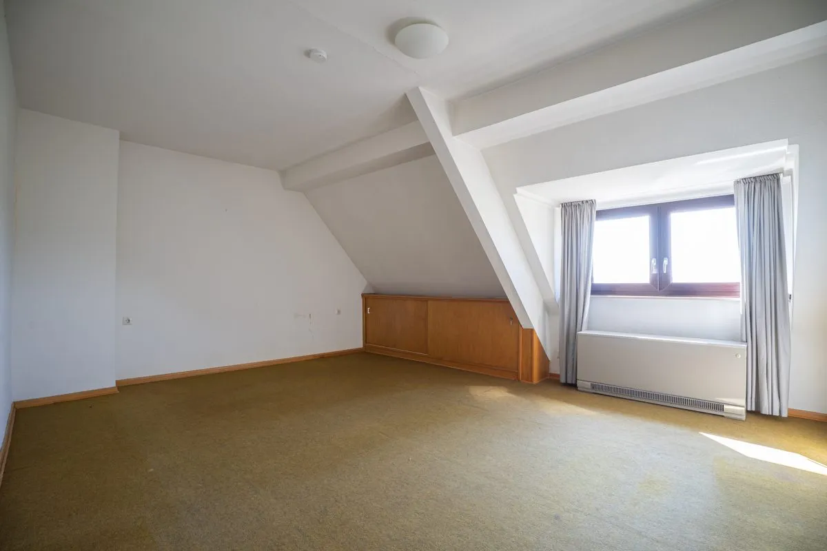 Schlafzimmer Immobilienangebot - Aachen - Alle - Großzügige Dachgeschosswohnung mit Balkon und Weitblick ins Grüne