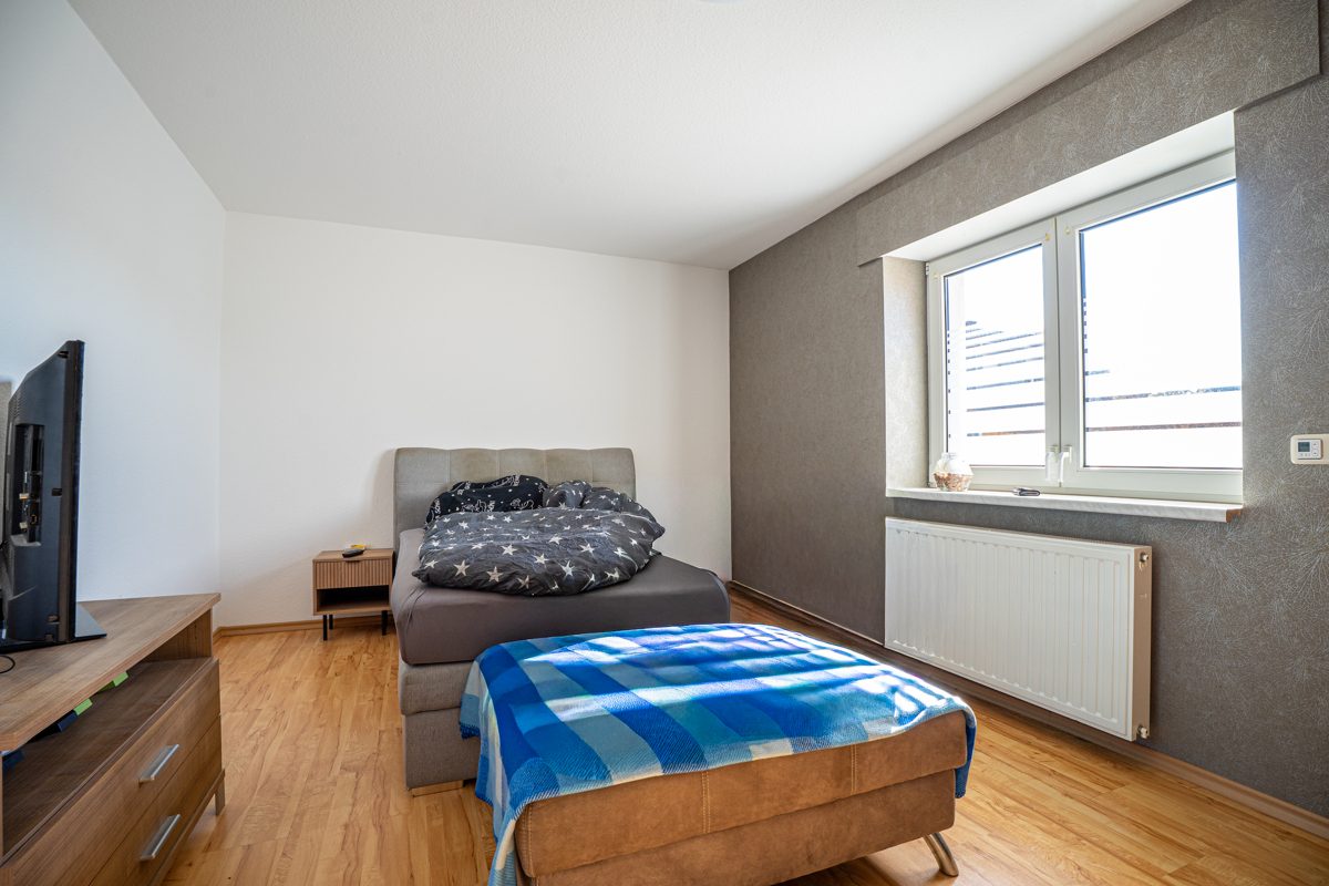 Zimmer 1 (EG) Immobilienangebot - Übach-Palenberg - Alle - Großzügiges Zweifamilienhaus mit Einliegerwohnung und weitläufigem Garten
