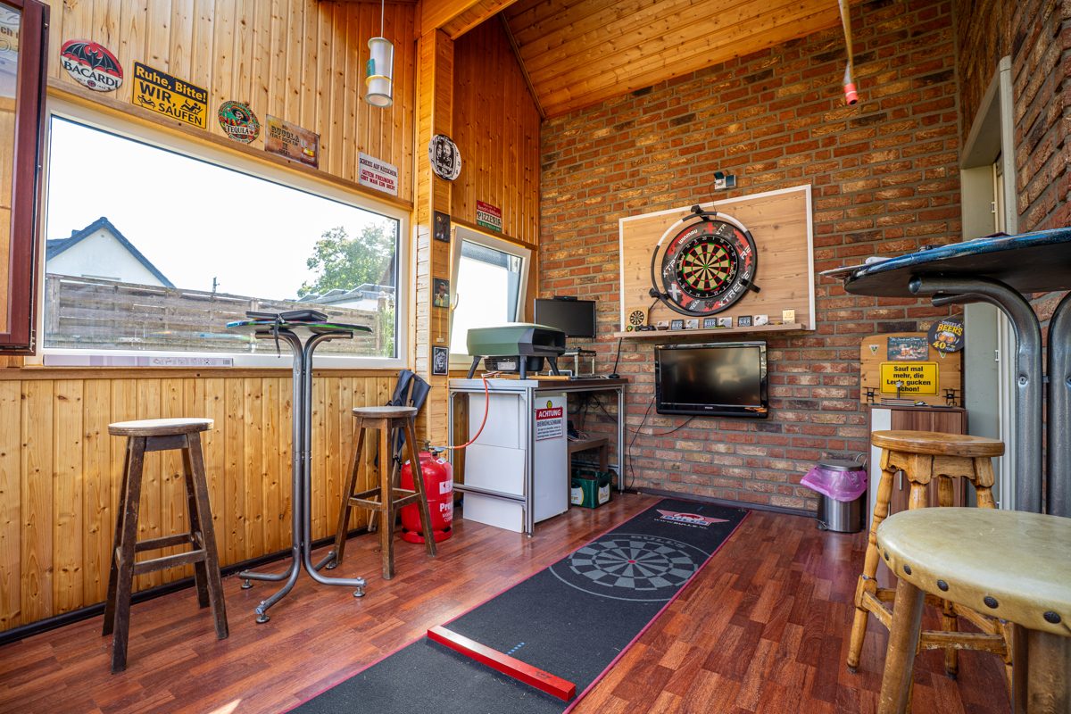 Gartenhütte Immobilienangebot - Übach-Palenberg - Alle - Großzügiges Zweifamilienhaus mit Einliegerwohnung und weitläufigem Garten