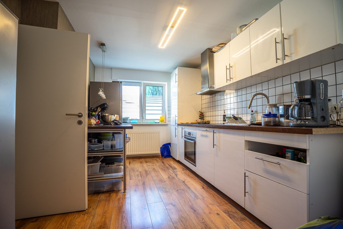 Küche (EG) Immobilienangebot - Übach-Palenberg - Alle - Großzügiges Zweifamilienhaus mit Einliegerwohnung und weitläufigem Garten