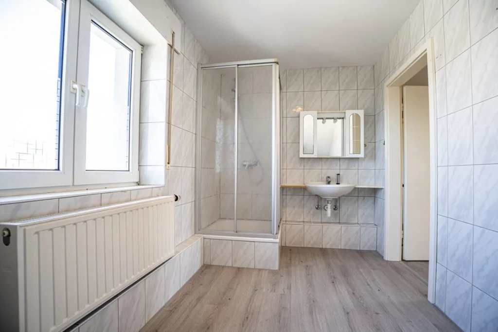 Immobilienangebot - Übach-Palenberg - Alle - Großzügiges Zweifamilienhaus mit Einliegerwohnung und weitläufigem Garten