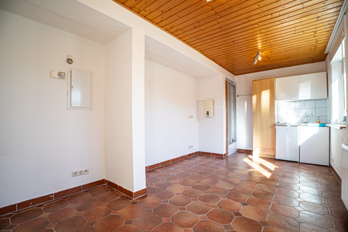 Einliegerwohnung Immobilienangebot - Übach-Palenberg - Alle - Großzügiges Zweifamilienhaus mit Einliegerwohnung und weitläufigem Garten