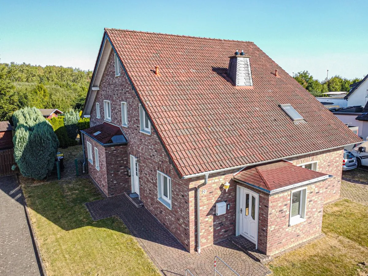 Immobilienangebot - Übach-Palenberg - Alle - Großzügiges Zweifamilienhaus mit Einliegerwohnung und weitläufigem Garten