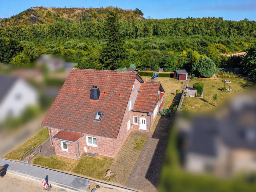 Immobilienangebot - Übach-Palenberg - Alle - Großzügiges Zweifamilienhaus mit Einliegerwohnung und weitläufigem Garten