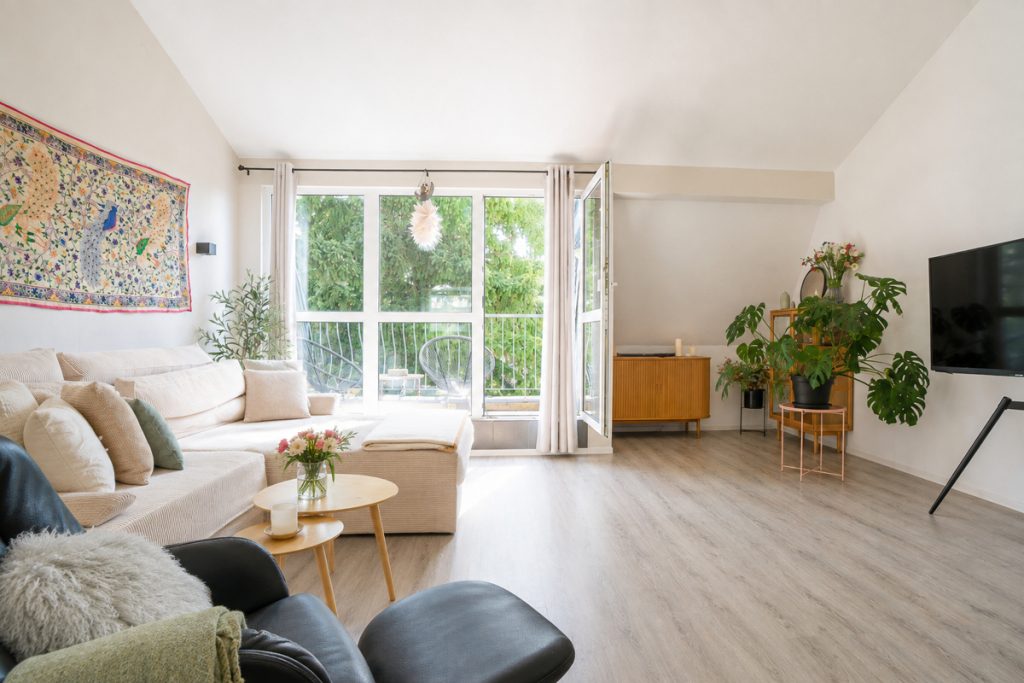 Immobilienangebot - Eschweiler - Alle - Renditestarke Dachgeschosswohnung mit Balkon & Stellplatz – 5,2 % Bruttorendite