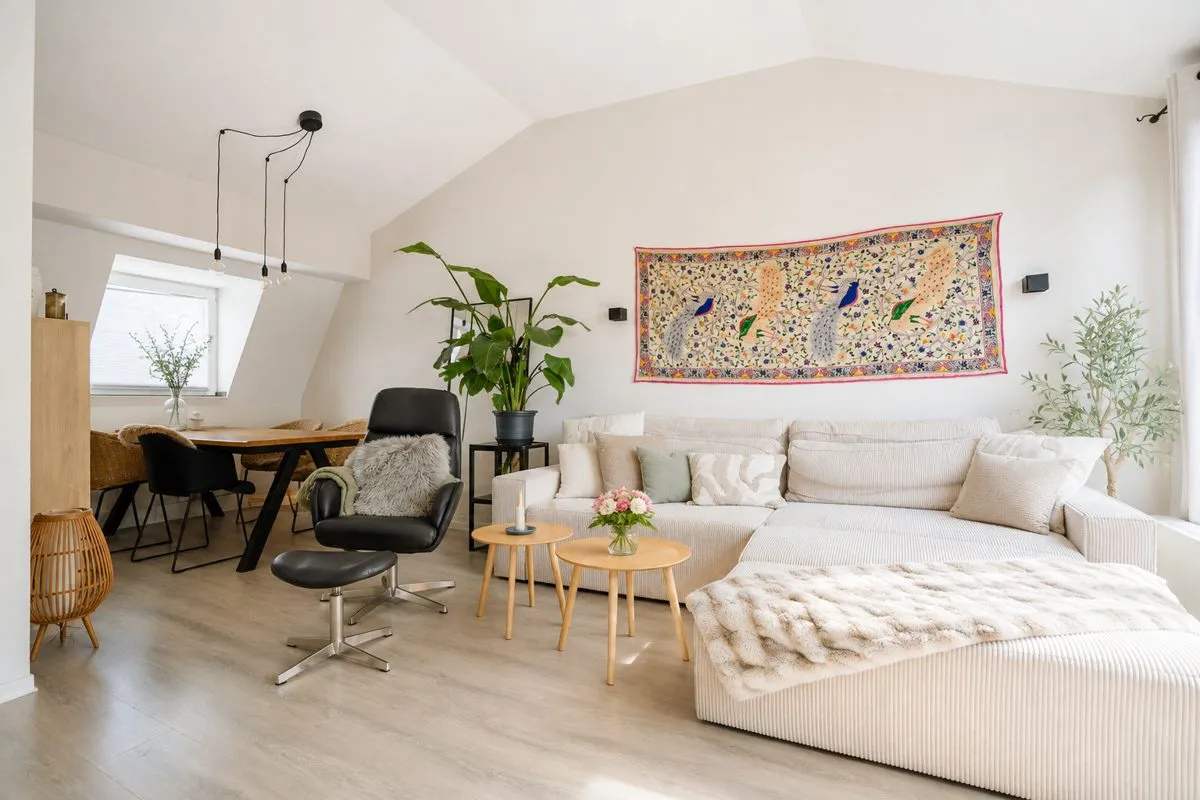 Immobilienangebot - Eschweiler - Alle - Renditestarke Dachgeschosswohnung mit Balkon & Stellplatz – 5,2 % Bruttorendite