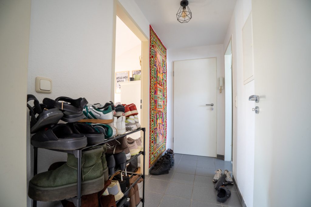 Immobilienangebot - Eschweiler - Alle - Renditestarke Dachgeschosswohnung mit Balkon & Stellplatz – 5,2 % Bruttorendite