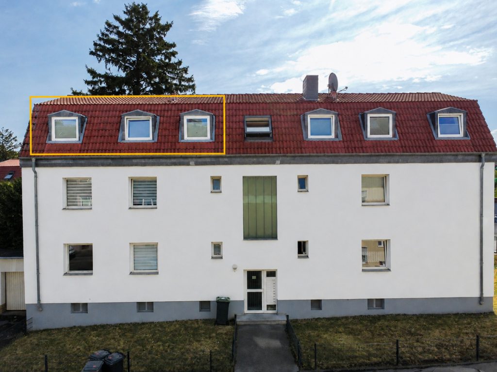 Immobilienangebot - Eschweiler - Alle - Renditestarke Dachgeschosswohnung mit Balkon & Stellplatz – 5,2 % Bruttorendite