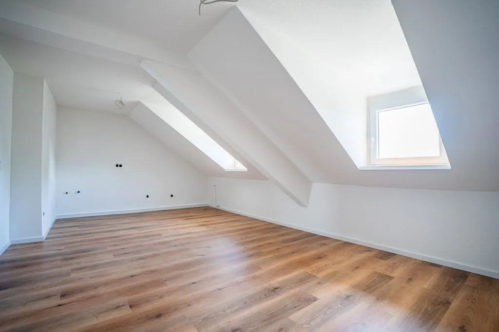 Immobilienangebot - Aachen / Forst - Alle - Sanierte Dachgeschosswohnung mit lichtdurchflutetem Wohnbereich