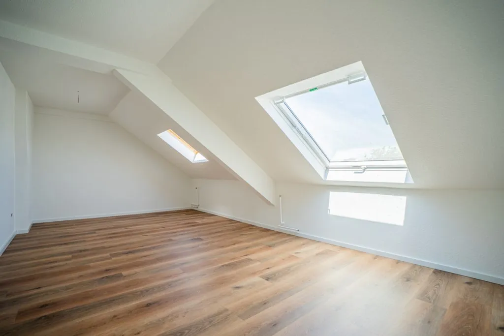 Immobilienangebot - Aachen / Forst - Alle - Sanierte Dachgeschosswohnung mit lichtdurchflutetem Wohnbereich