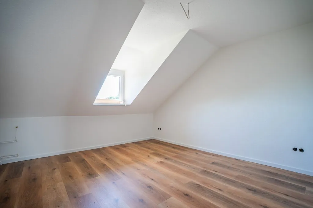 Immobilienangebot - Aachen / Forst - Alle - Moderne Dachgeschosswohnung – bezugsfertig und hochwertig saniert