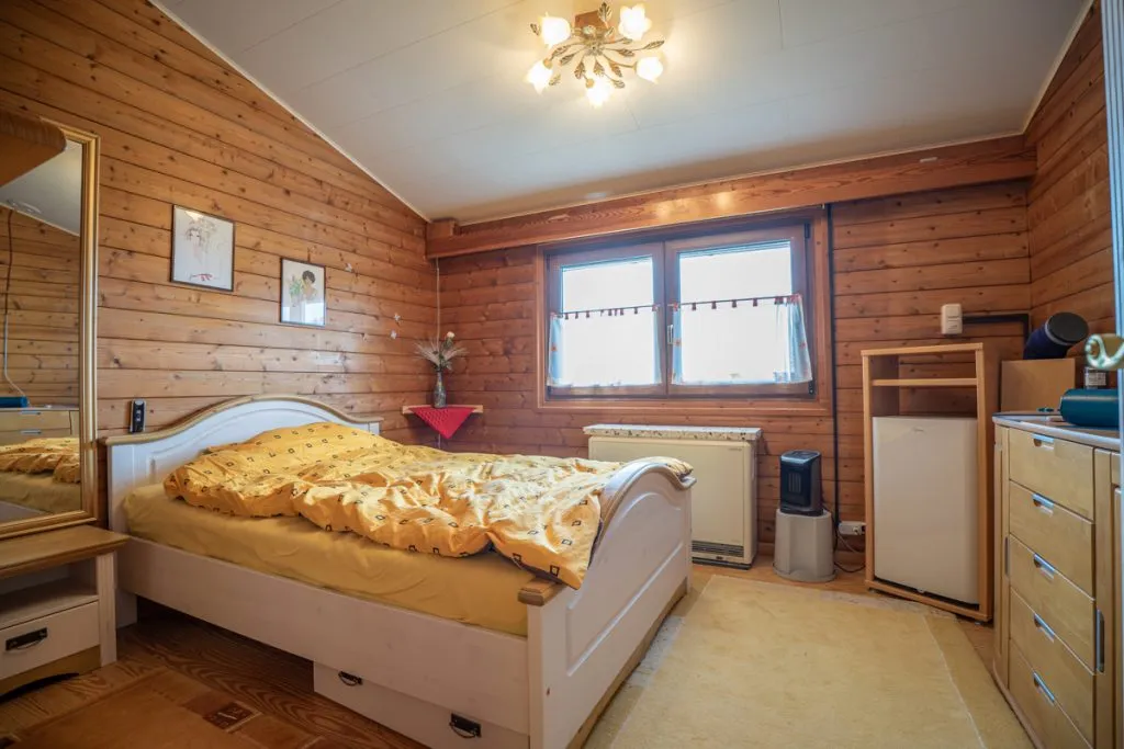 Immobilienangebot - Simmerath - Alle - Naturnahes Wohnen in Simmerath – freistehendes Blockhaus mit Sauna und großem Garten
