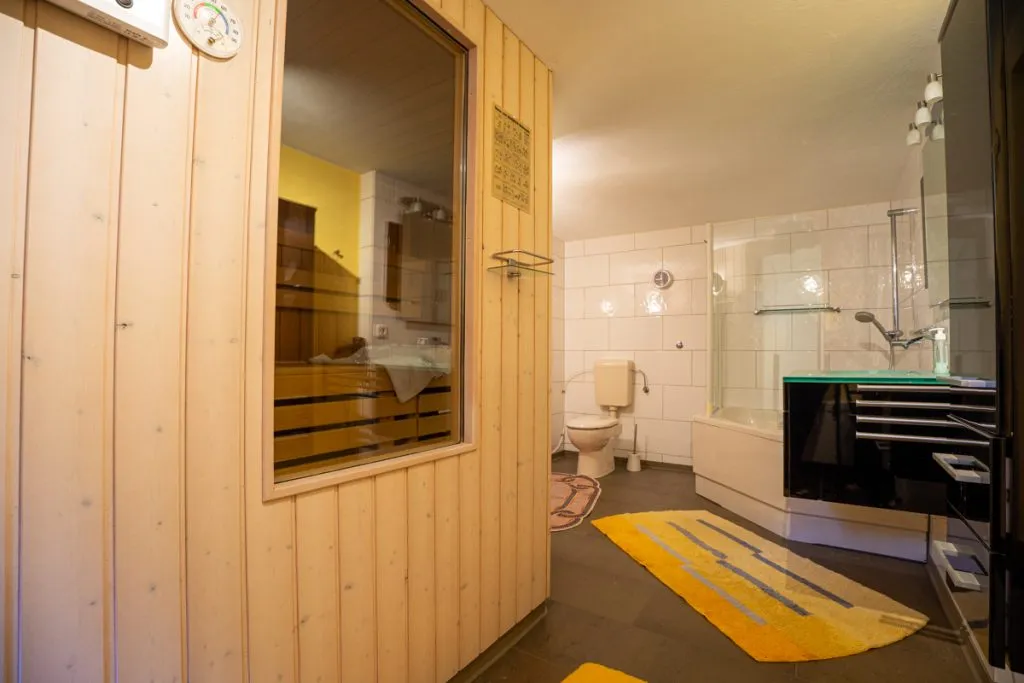 Immobilienangebot - Simmerath - Alle - Naturnahes Wohnen in Simmerath – freistehendes Blockhaus mit Sauna und großem Garten
