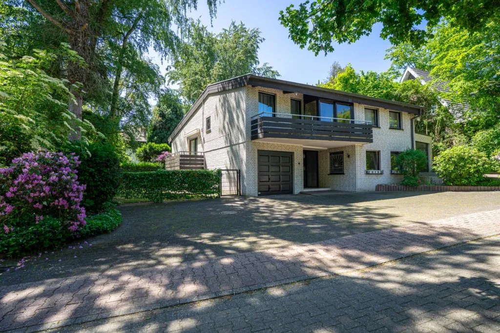 Immobilienangebot - Herzogenrath - Alle - Großzügiges Einfamilienhaus mit Einliegerwohnung und zwei Garagen in Herzogenrath