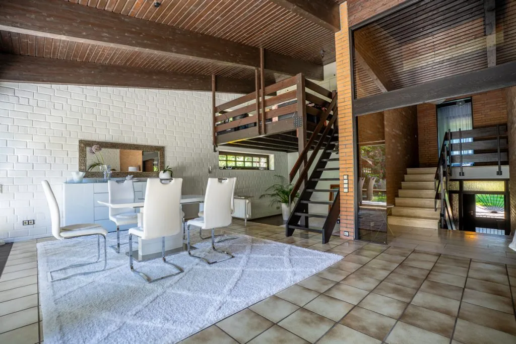 Immobilienangebot - Herzogenrath - Alle - Großzügiges Einfamilienhaus mit Einliegerwohnung und zwei Garagen in Herzogenrath