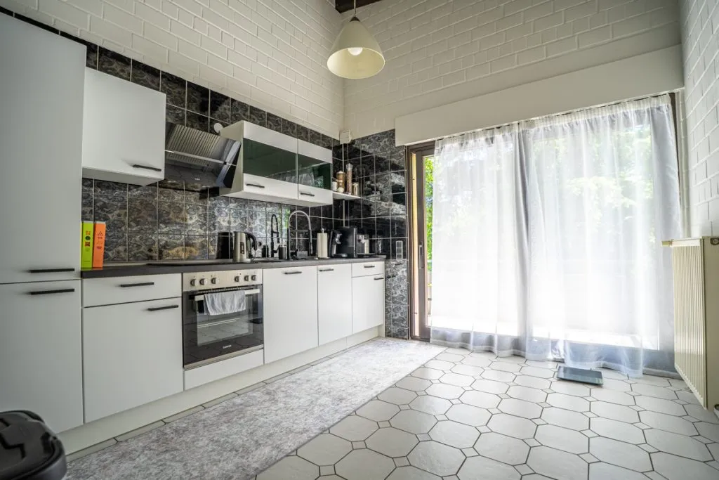 Immobilienangebot - Herzogenrath - Alle - Großzügiges Einfamilienhaus mit Einliegerwohnung und zwei Garagen in Herzogenrath