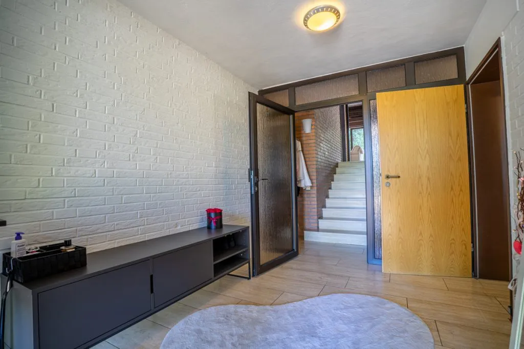 Immobilienangebot - Herzogenrath - Alle - Großzügiges Einfamilienhaus mit Einliegerwohnung und zwei Garagen in Herzogenrath