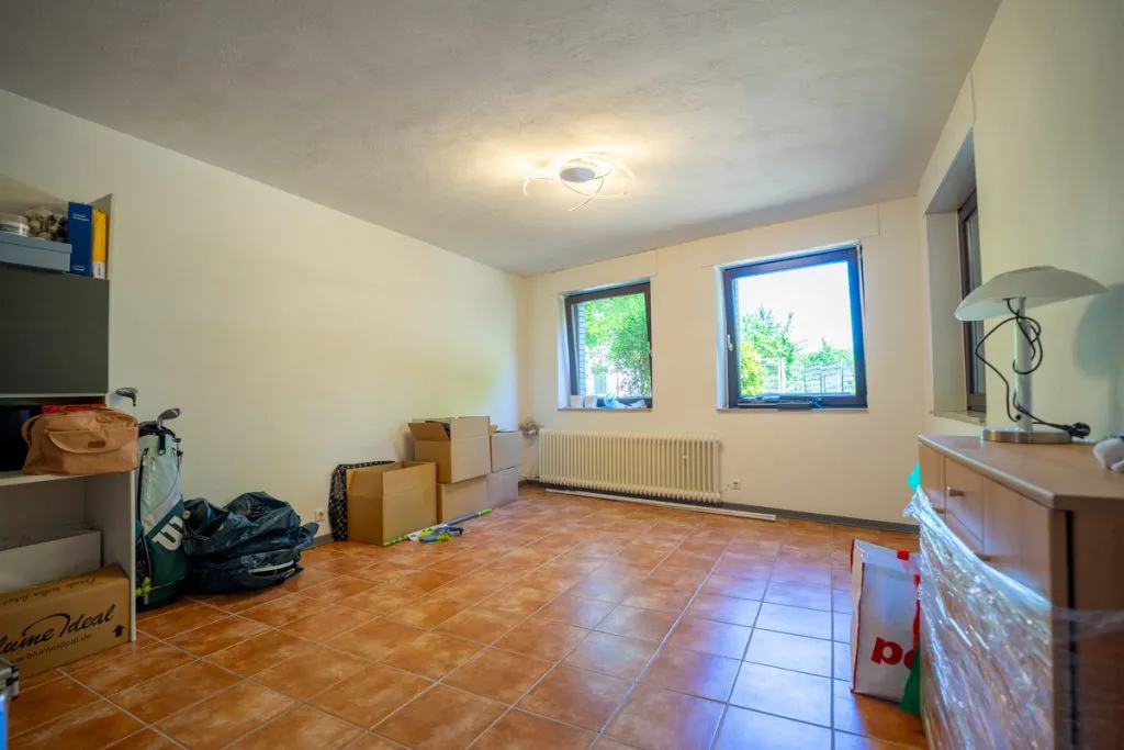 Immobilienangebot - Herzogenrath - Alle - Großzügiges Einfamilienhaus mit Einliegerwohnung und zwei Garagen in Herzogenrath
