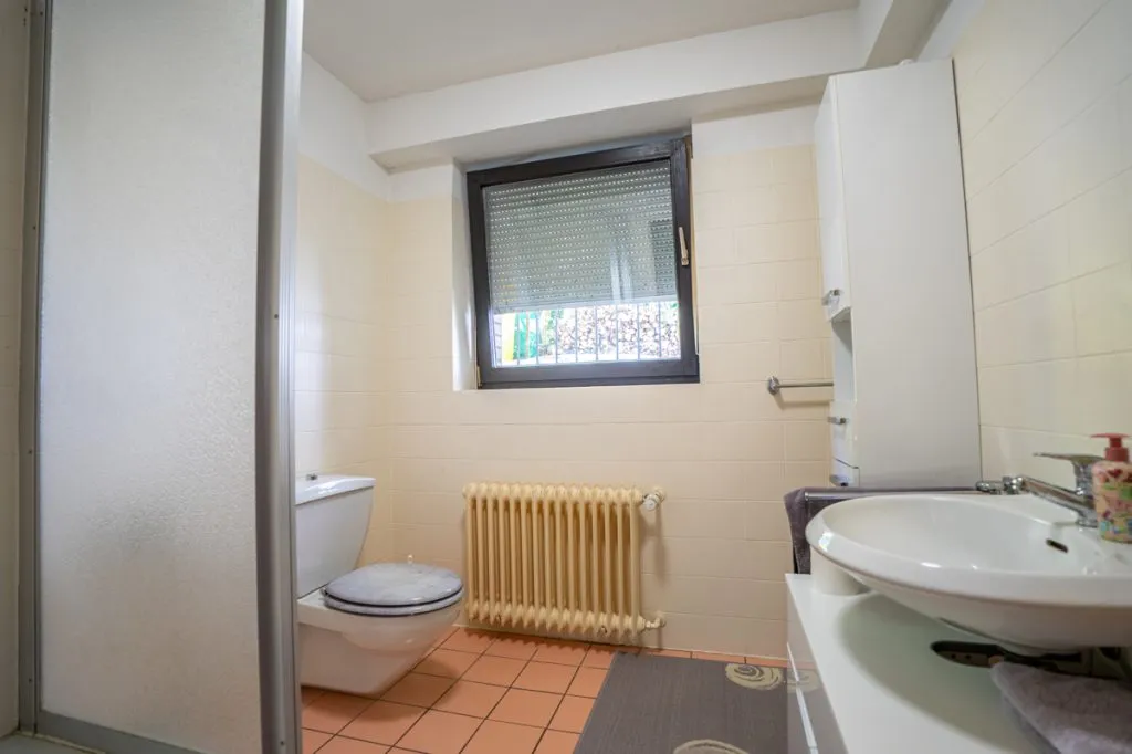 Immobilienangebot - Herzogenrath - Alle - Großzügiges Einfamilienhaus mit Einliegerwohnung und zwei Garagen in Herzogenrath