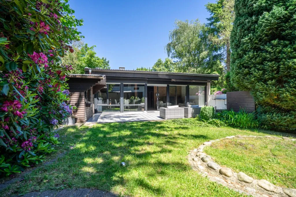 Immobilienangebot - Herzogenrath - Alle - Großzügiges Einfamilienhaus mit Einliegerwohnung und zwei Garagen in Herzogenrath