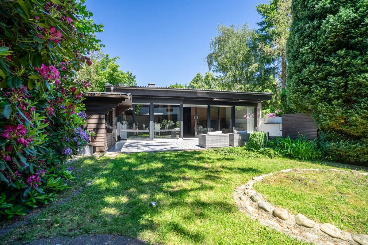 Immobilienangebot - Herzogenrath - Alle - Großzügiges Einfamilienhaus mit Einliegerwohnung und zwei Garagen in Herzogenrath