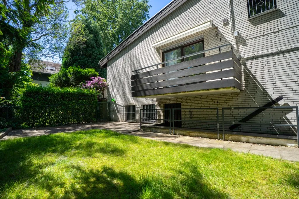 Immobilienangebot - Herzogenrath - Alle - Großzügiges Einfamilienhaus mit Einliegerwohnung und zwei Garagen in Herzogenrath