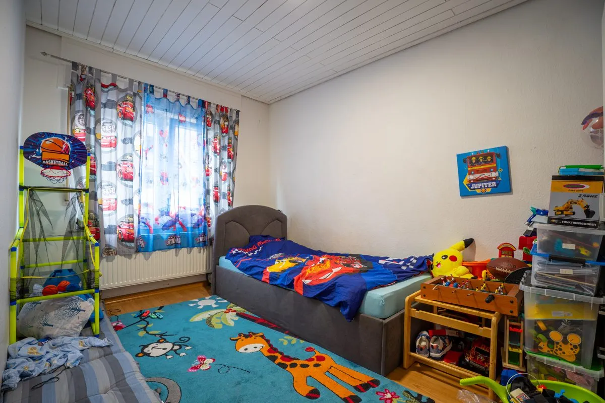 Schlafzimmer (1. OG) Immobilienangebot - Baesweiler - Alle - Attraktives Wohn- und Geschäftshaus mit 6,15 % Bruttorendite in Baesweiler