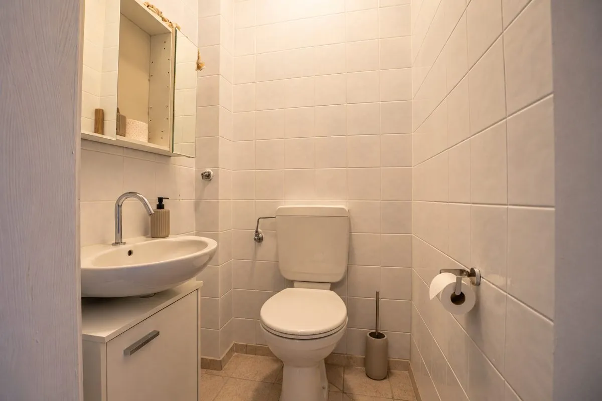 WC (1. OG) Immobilienangebot - Baesweiler - Alle - Attraktives Wohn- und Geschäftshaus mit 6,15 % Bruttorendite in Baesweiler
