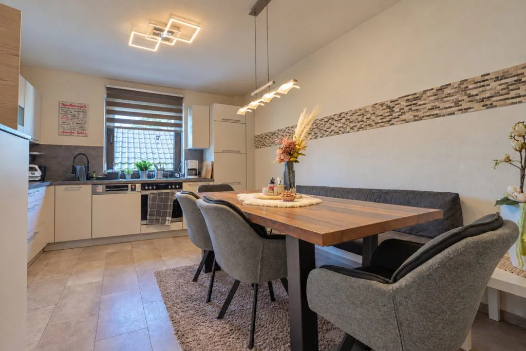 Immobilienangebot - Alsdorf - Alle - Viel Platz für die Familie – Doppelhaushälfte mit Garten und Garage