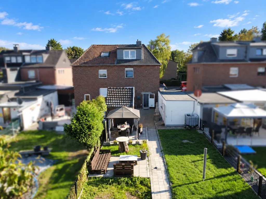Immobilienangebot - Alsdorf - Alle - Viel Platz für die Familie – Doppelhaushälfte mit Garten und Garage