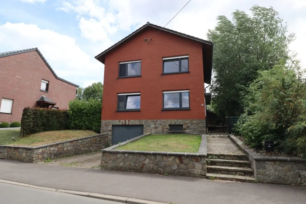 Immobilienangebot - Raeren - Alle - Freistehendes Einfamilienhaus mit Garten und viel Platz für die Familie in Hauset