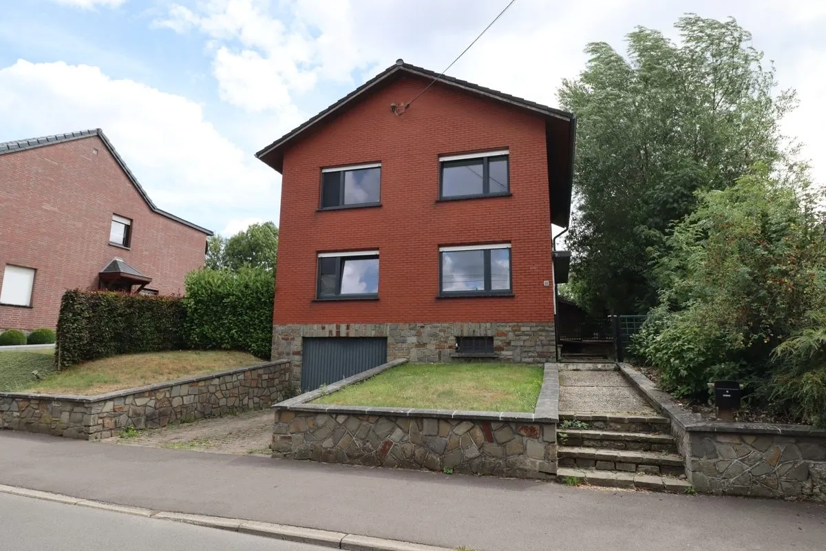 Immobilienangebot - Raeren - Alle - Freistehendes Einfamilienhaus mit Garten und viel Platz für die Familie in Hauset