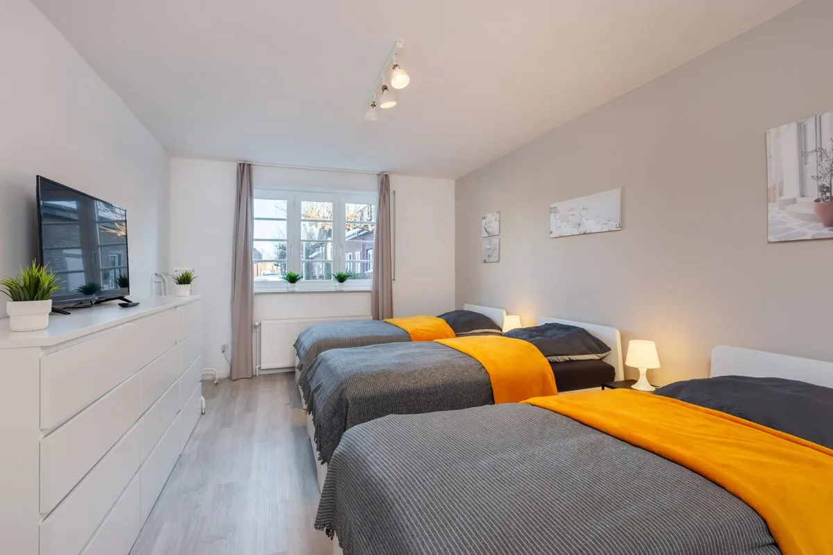 Schlafzimmer 01 (EG) Immobilienangebot - Düren - Alle - Ihr neues Zuhause: Charmantes Einfamilienhaus mit Garten und Platz für die ganze Familie