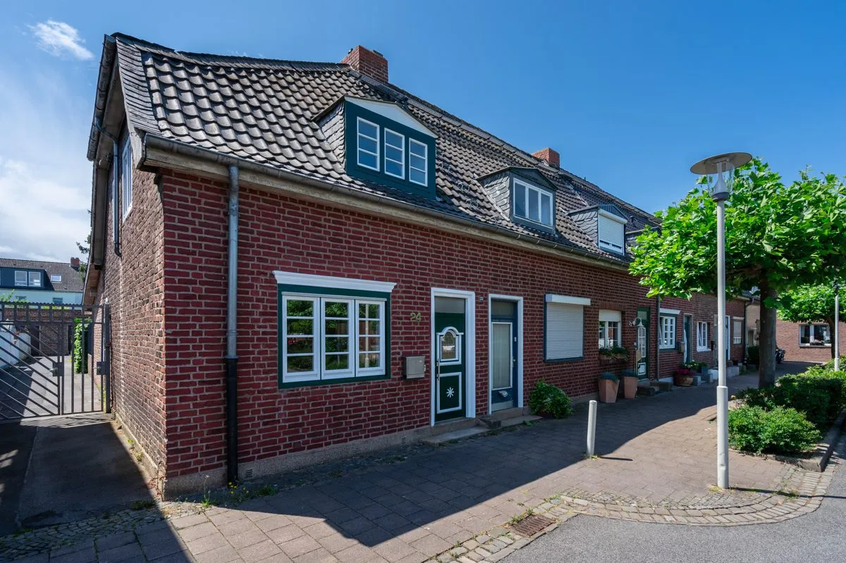 Außenansicht Immobilienangebot - Düren - Alle - Ihr neues Zuhause: Charmantes Einfamilienhaus mit Garten und Platz für die ganze Familie