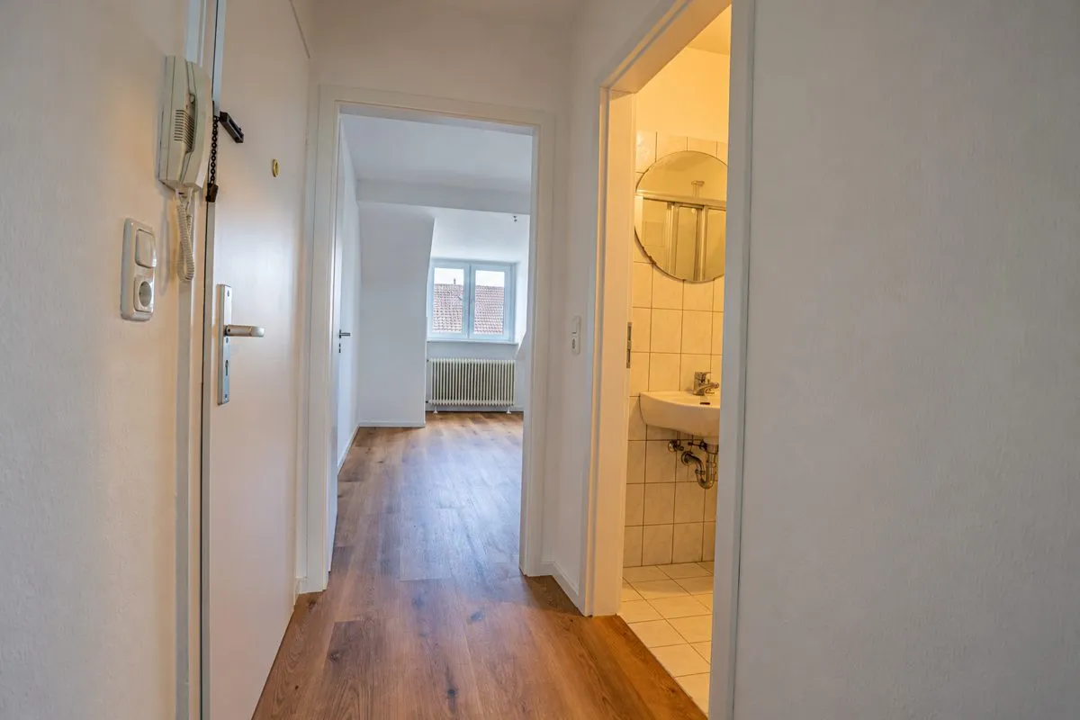 Flur Immobilienangebot - Aachen - Alle - Helle 2-Zimmer-Wohnung im Dachgeschoss – Ideal zur Eigennutzung oder Kapitalanlage