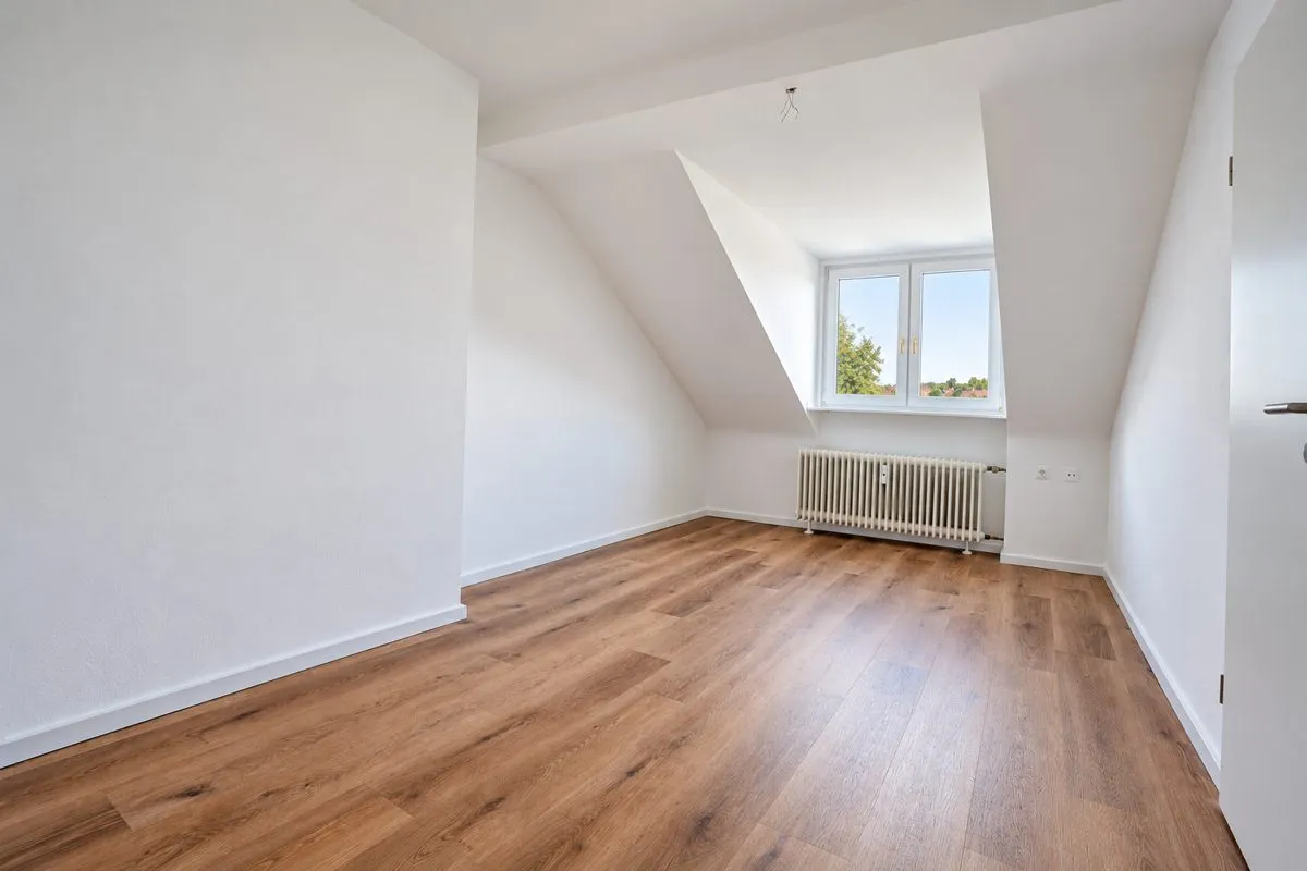 Wohnzimmer Immobilienangebot - Aachen - Alle - Helle 2-Zimmer-Wohnung im Dachgeschoss – Ideal zur Eigennutzung oder Kapitalanlage