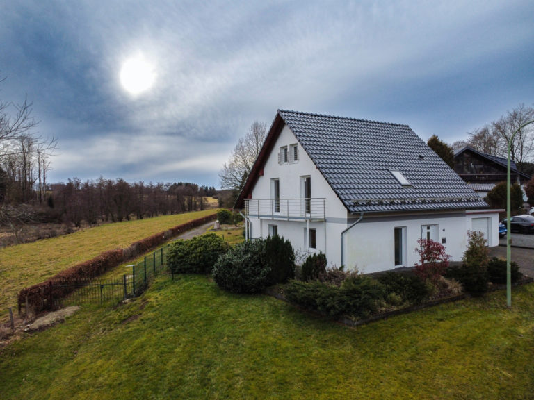 Simmerath - Modernes, großzügiges Einfamilienhaus mit Garten & Doppelgarage